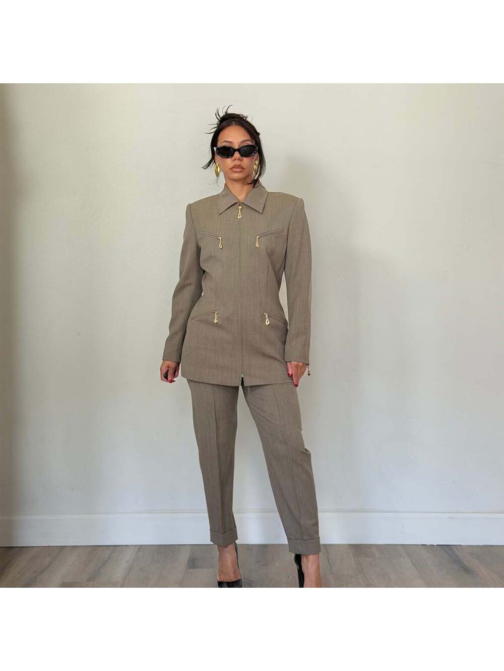 Escada - Picture 7 of 9